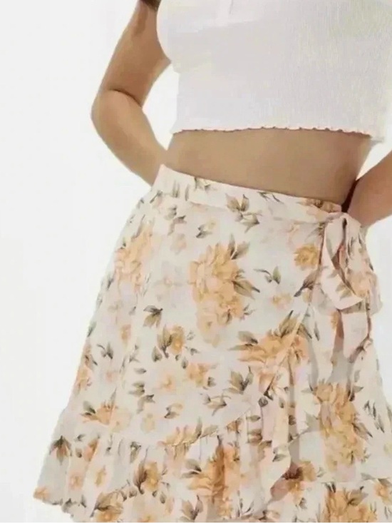 American Eagle Outfitters Dresses & Skirts - American Eagle 🦅 floral wrap skirt  M